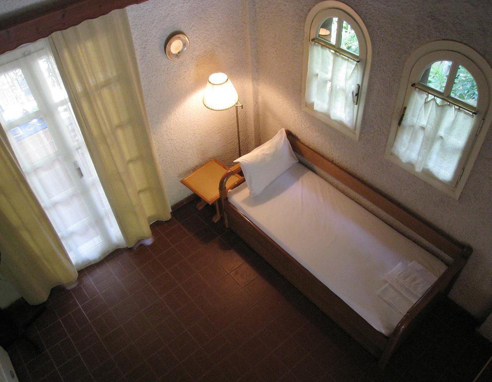 Taygete Studios Stoupa Luaran gambar